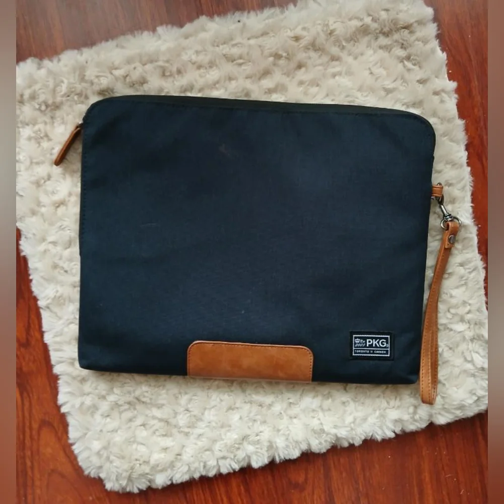 *PKG LAPTOP CASE - Picture 2 of 8